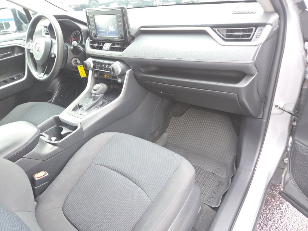 Used 2021 Toyota RAV4 LE image 22