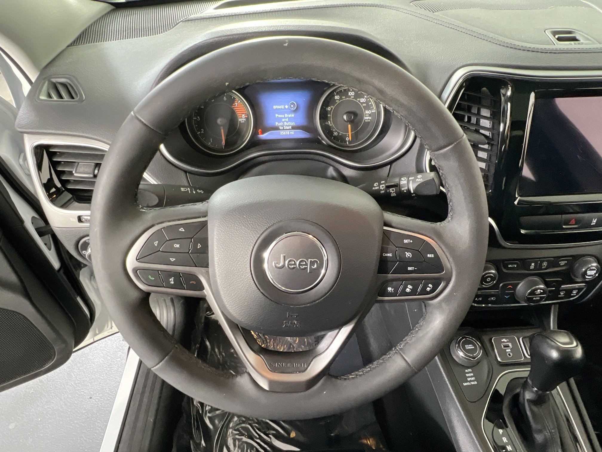 Used 2022 Jeep Cherokee Limited image 11