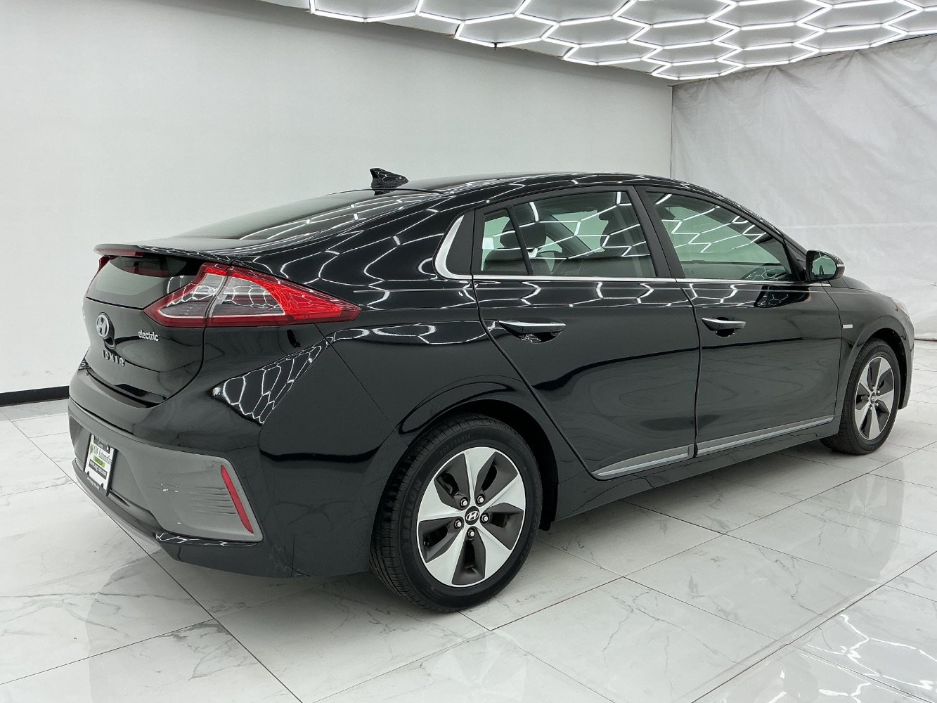 Used 2019 Hyundai Ioniq Limited FWD image 11