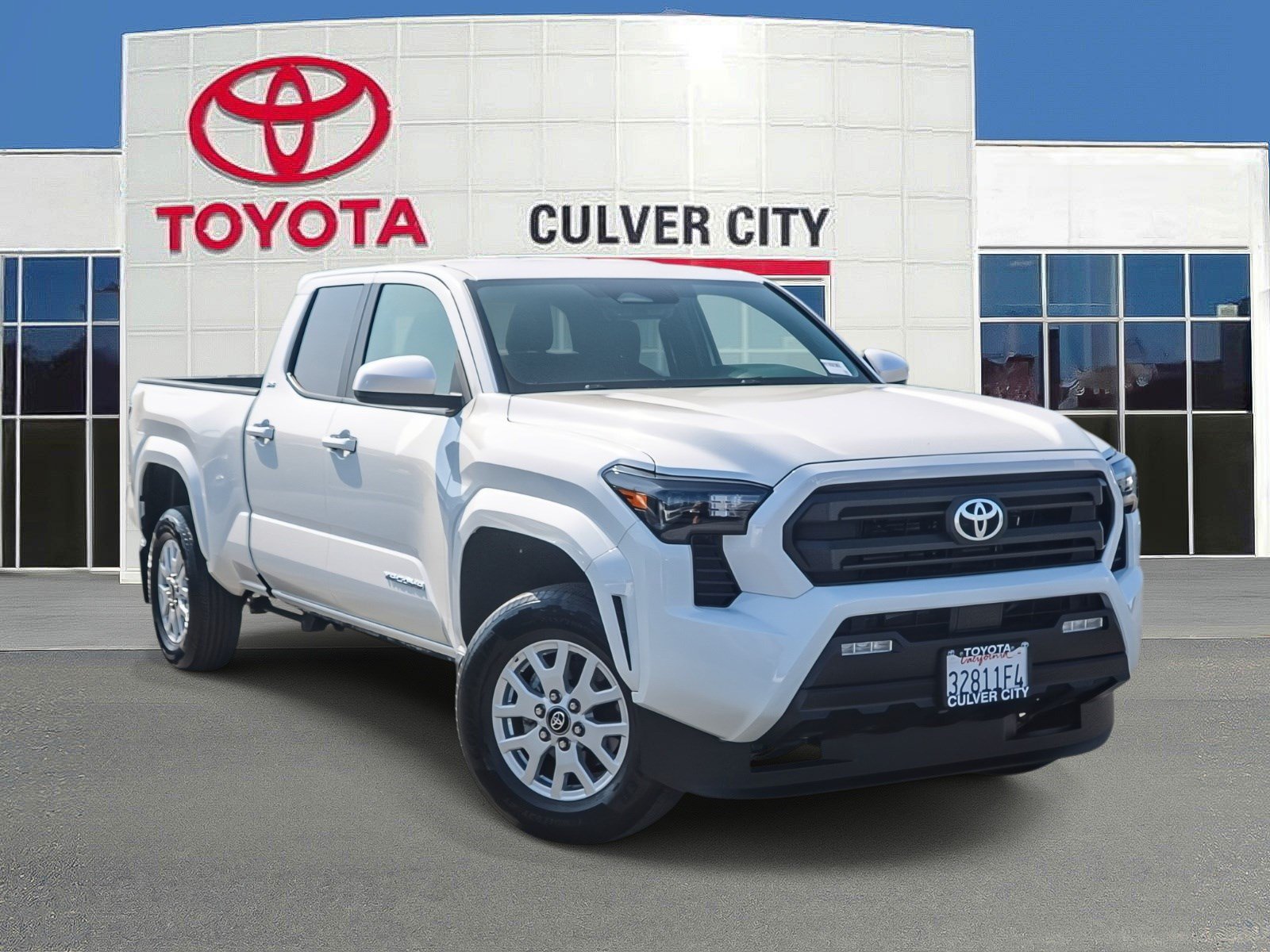 Certified 2025 Toyota Tacoma SR5 AWD/4WD image 1