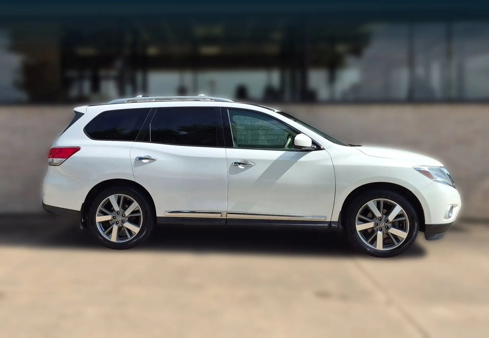 Used 2014 Nissan Pathfinder Platinum w/ Platinum Premium Package FWD image 10