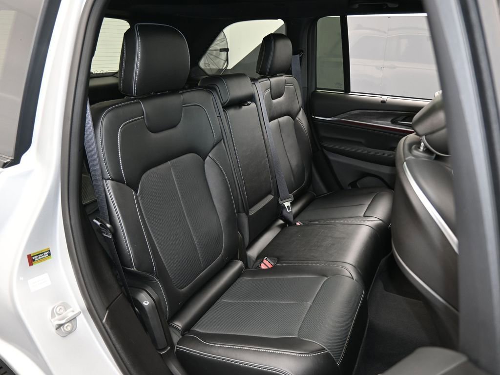 Used 2024 Jeep Grand Cherokee Overland w/ Luxury Tech Group IV image 50