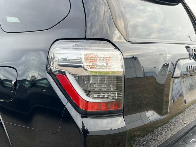 Used 2020 Toyota 4Runner 4WD image 11