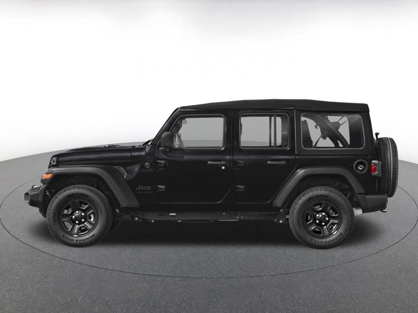 Used 2025 Jeep Wrangler Unlimited Sahara AWD/4WD image 3