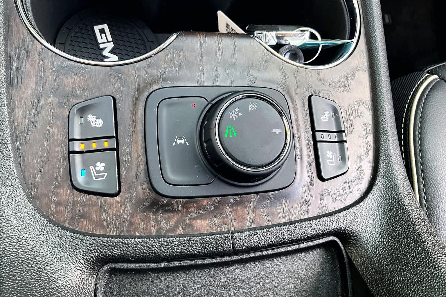 Used 2023 GMC Acadia Denali w/ Denali Ultimate Package FWD image 34