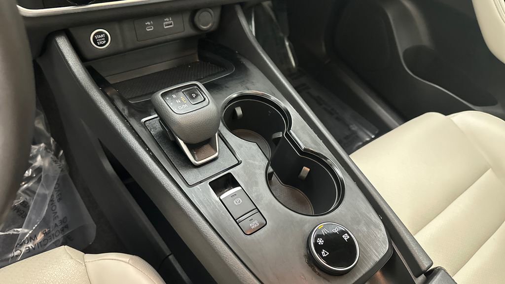 Used 2023 Nissan Rogue SV w/ SV Premium B Package image 15