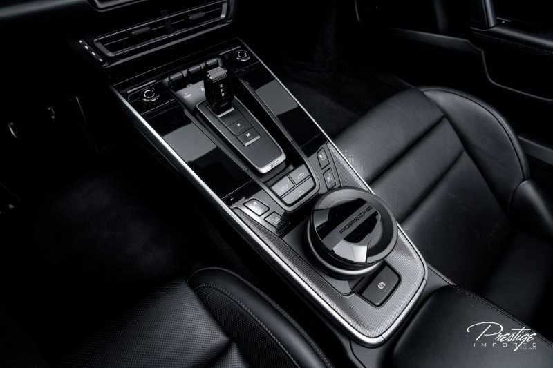 Used 2025 Porsche 911 Turbo image 33