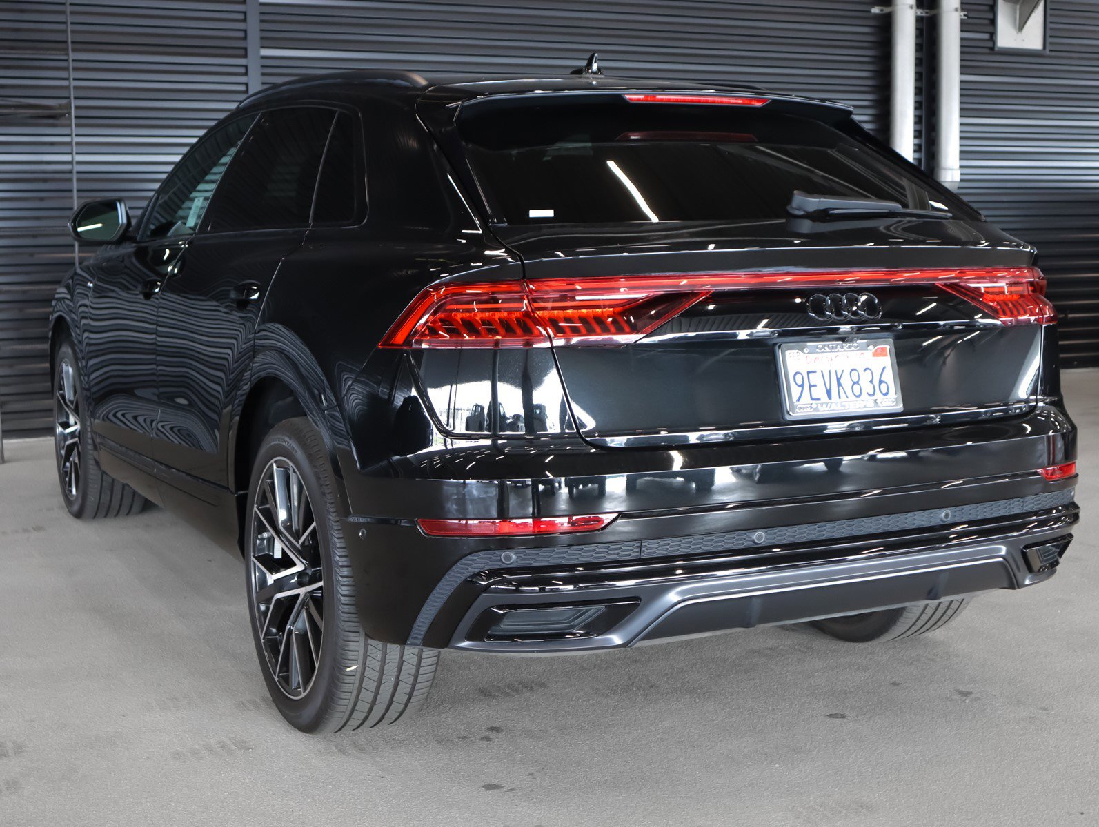 Used 2023 Audi Q8 Premium Plus w/ Premium Plus Package image 2