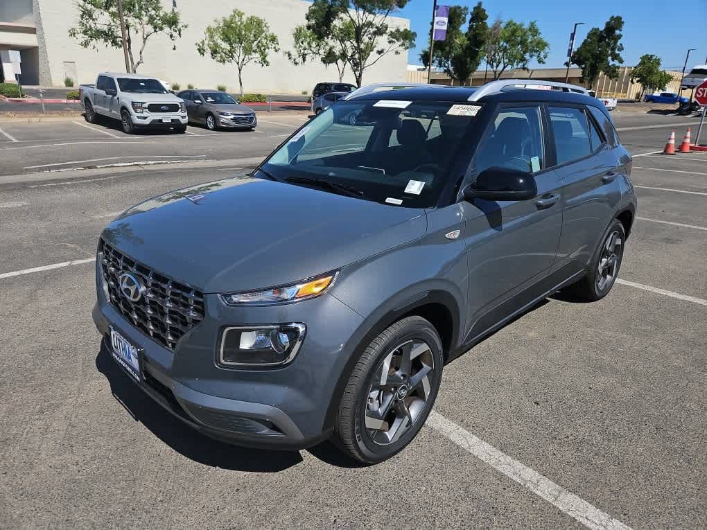 Used 2026 Hyundai Venue SEL FWD image 1