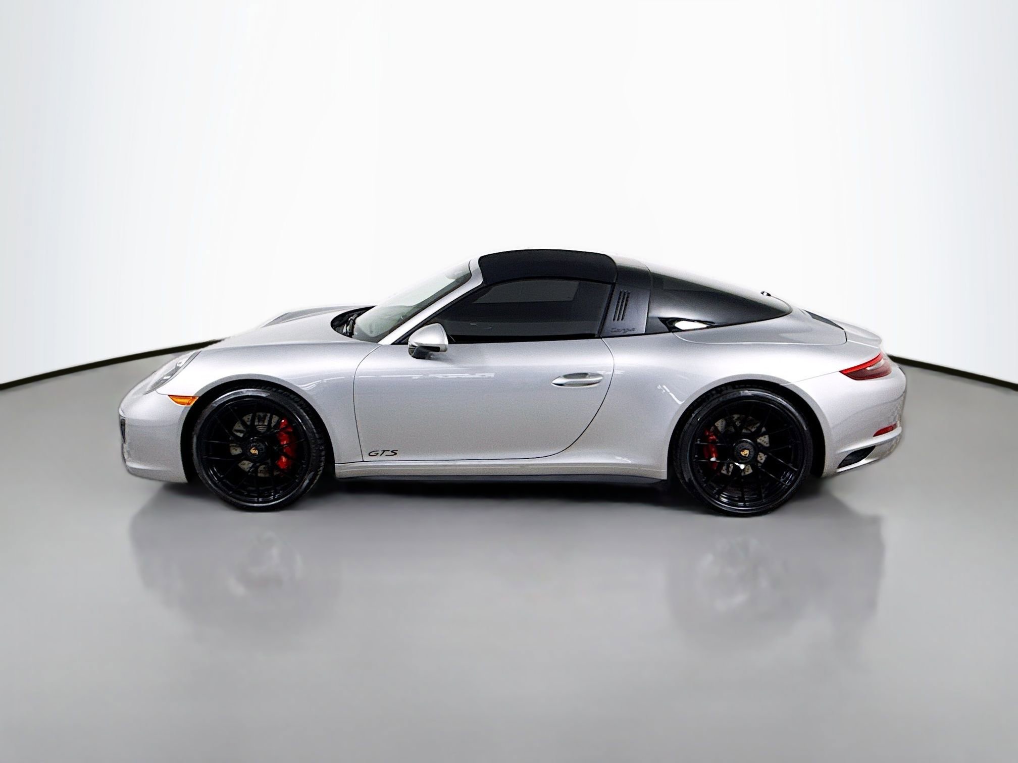Certified 2019 Porsche 911 Targa 4 GTS image 2