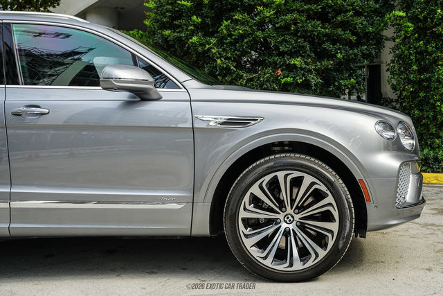 Used 2024 Bentley Bentayga Extended Wheelbase AWD/4WD image 11
