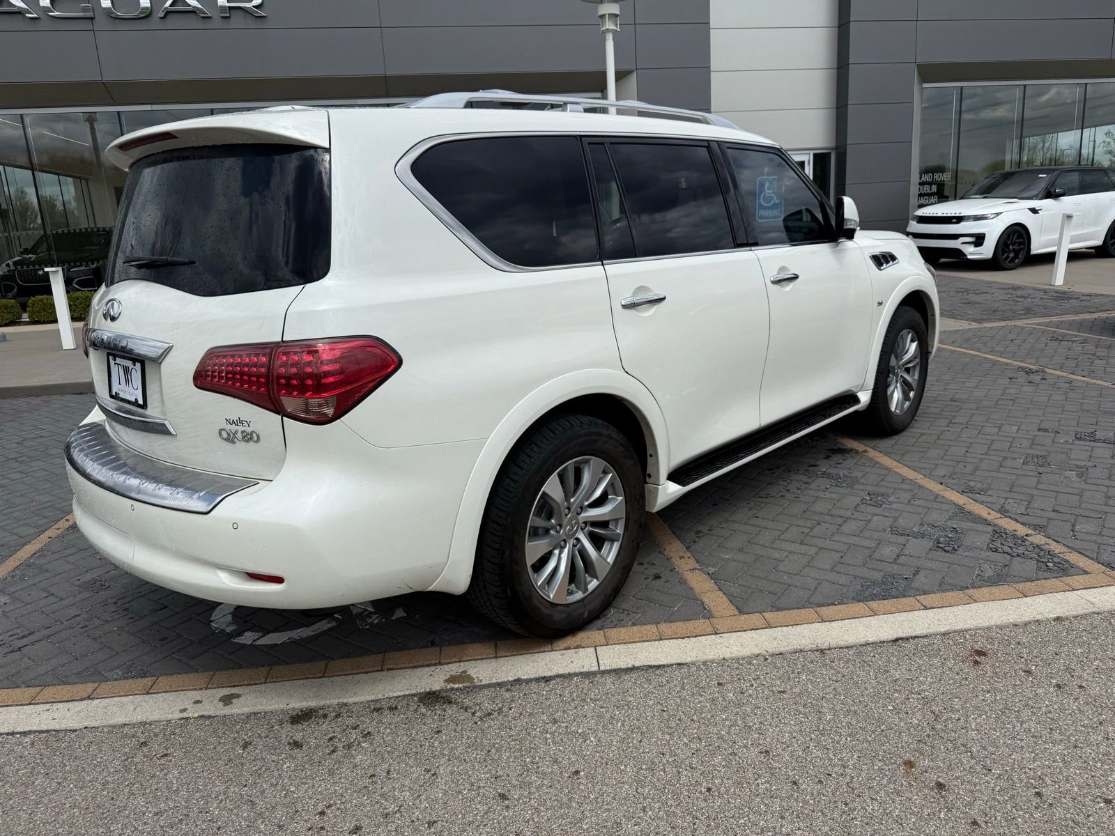 Used 2016 INFINITI QX80 2WD w/ Driver's Assistance Package image 5