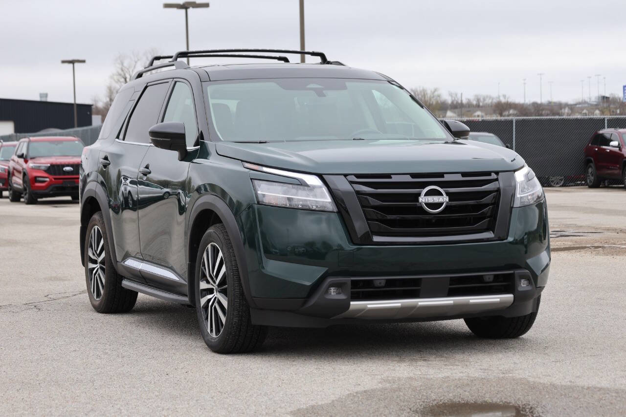 Used 2023 Nissan Pathfinder Platinum image 4