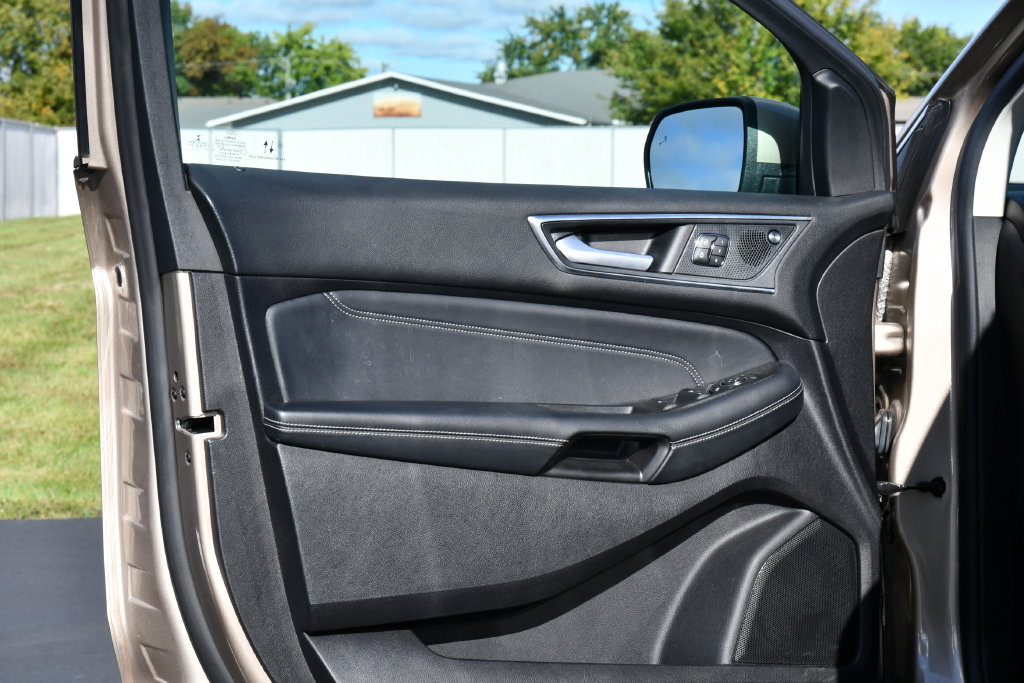Used 2021 Ford Edge Titanium AWD/4WD image 13
