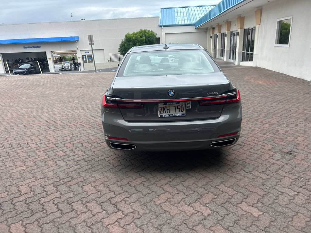 Used 2021 BMW 740i w/ Premium Package RWD image 4