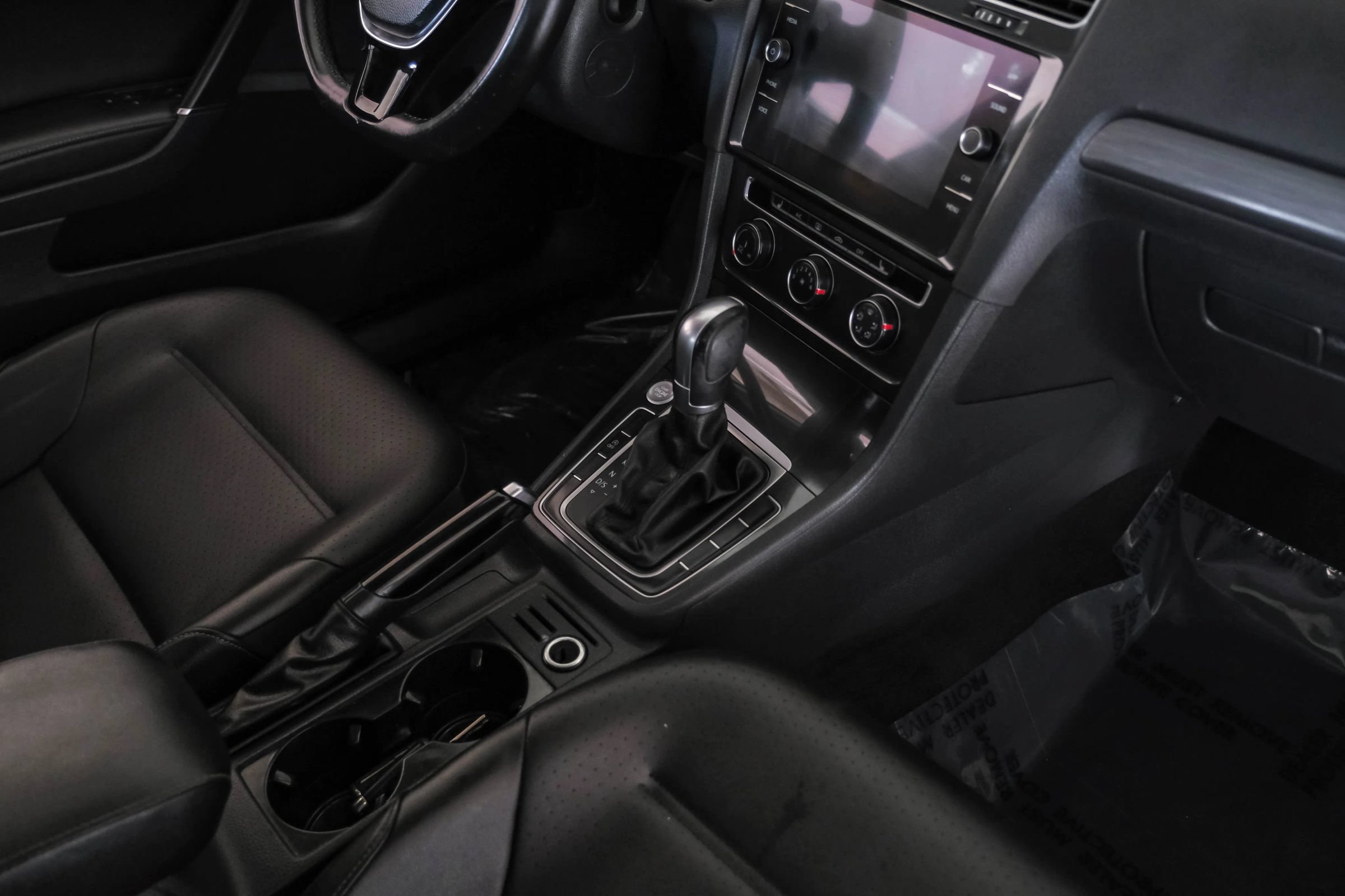 Used 2019 Volkswagen Golf SE FWD image 22
