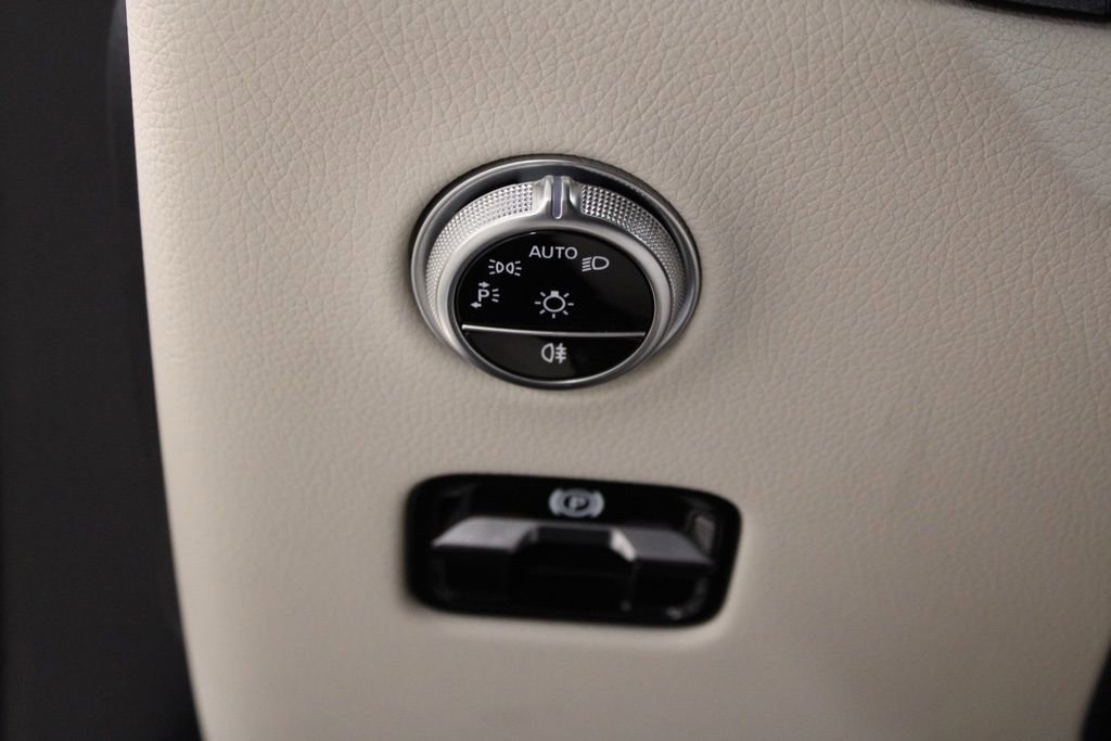 Used 2024 Mercedes-Benz GLC 300 image 19