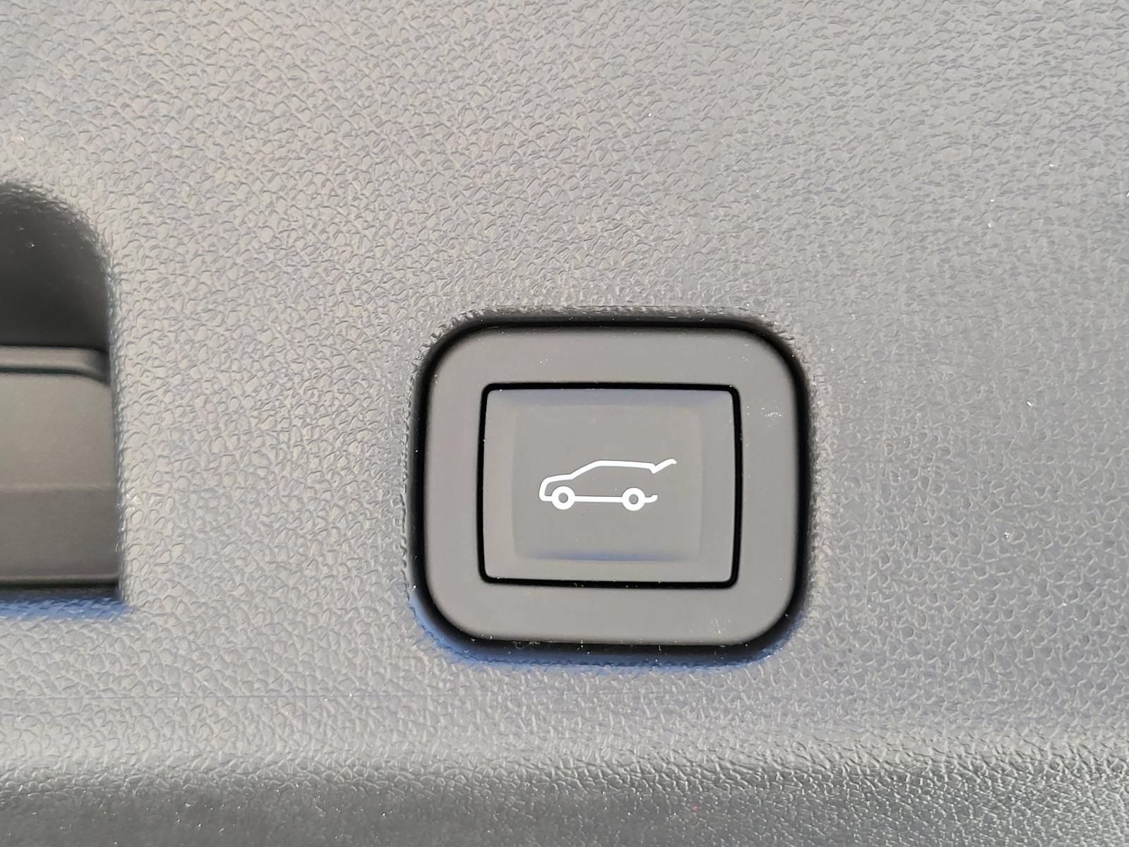 Used 2026 Chevrolet Traverse High Country FWD image 12