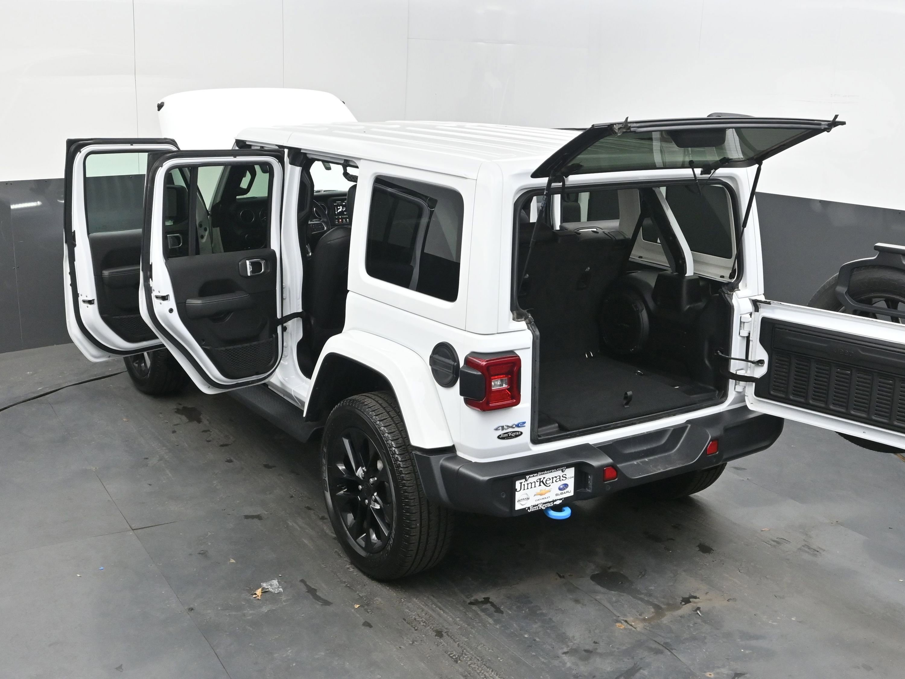 Used 2022 Jeep Wrangler Unlimited Sahara w/ Cold Weather Group AWD/4WD image 46