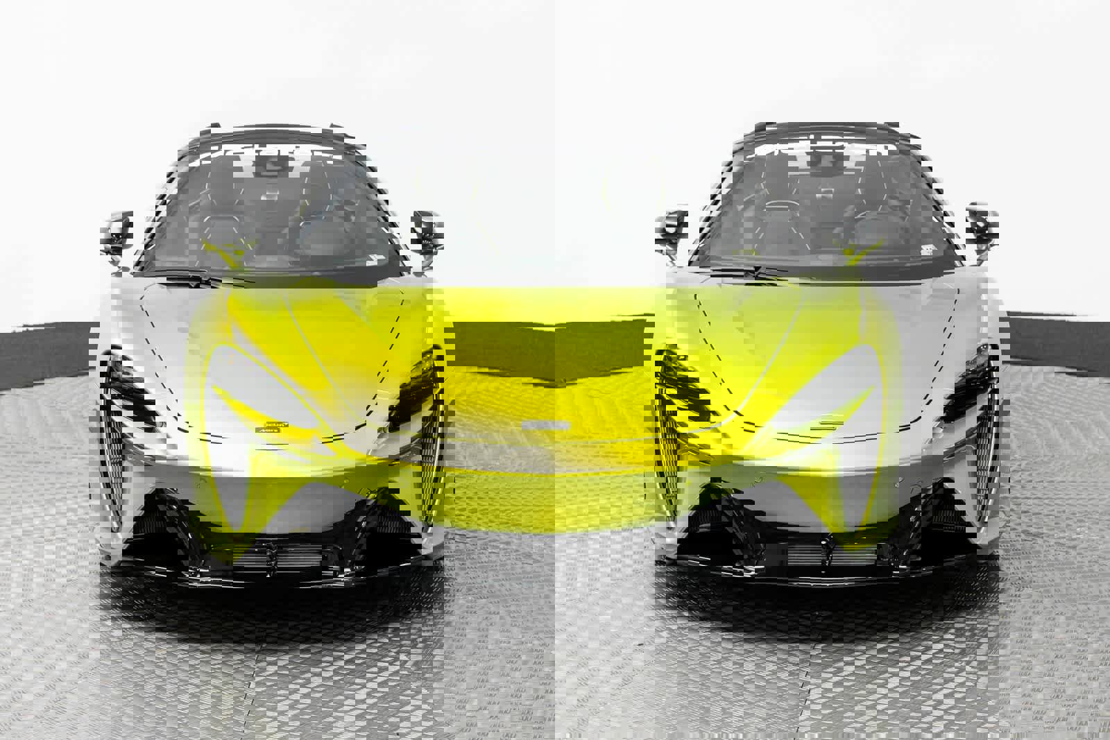 Used 2025 McLaren Artura Spider image 6