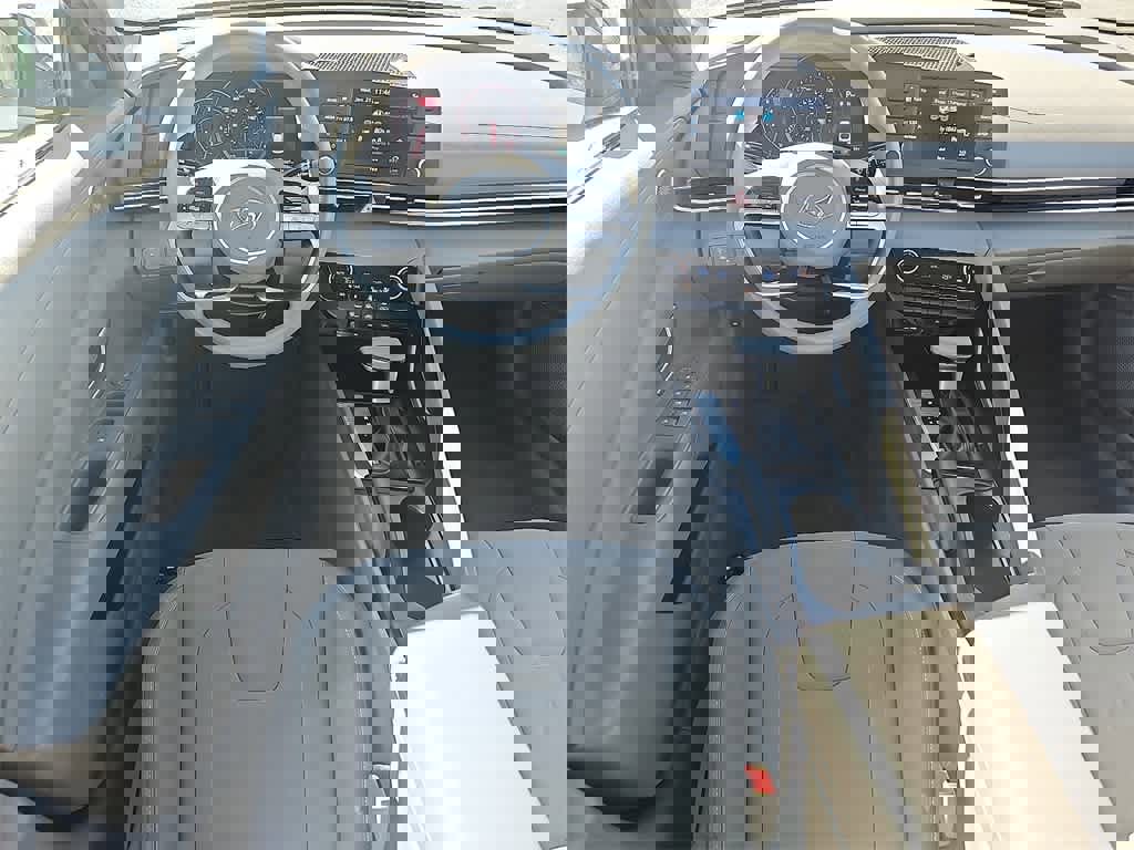 Used 2021 Hyundai Elantra SEL image 7