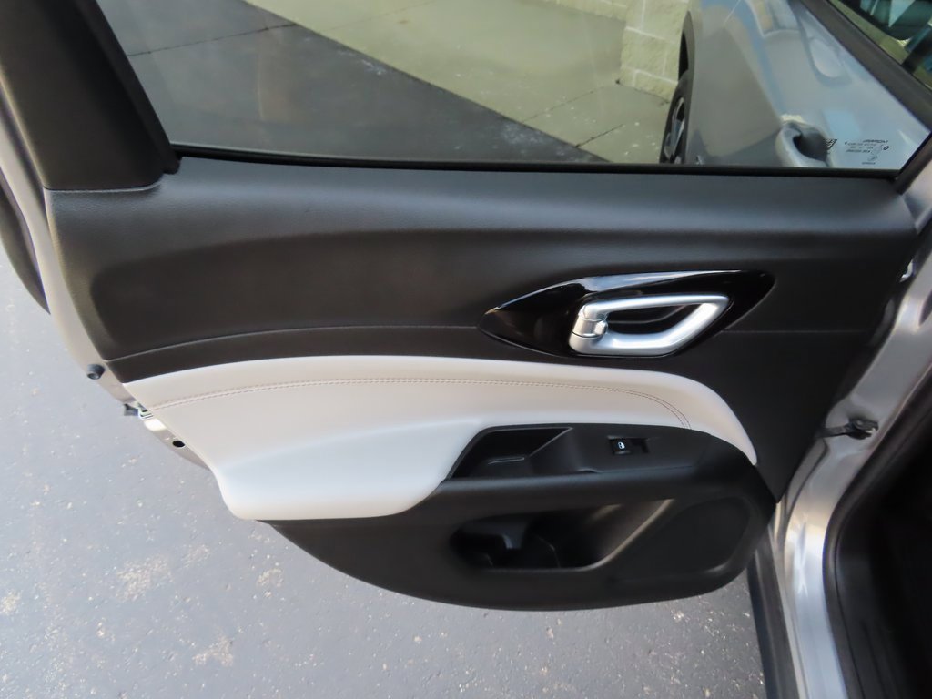 Used 2023 Jeep Compass Limited image 28