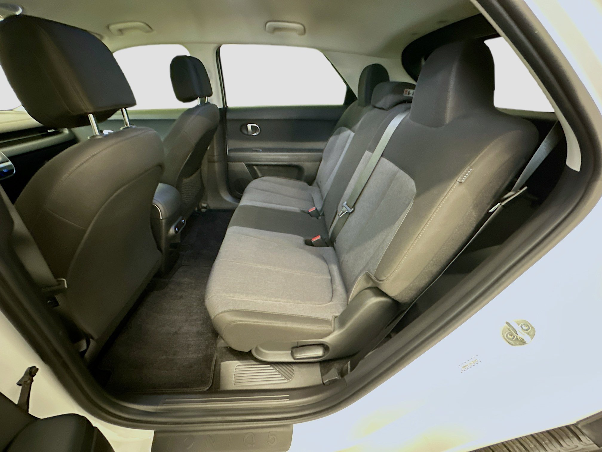 Used 2024 Hyundai Ioniq 5 SEL image 28