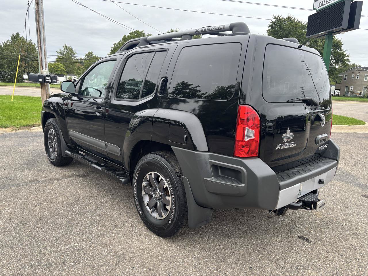 Used 2015 Nissan Xterra PRO-4X AWD/4WD image 3
