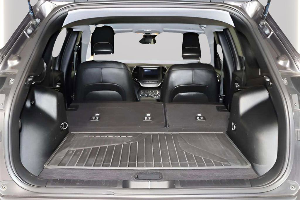 Used 2021 Jeep Cherokee Latitude Plus FWD image 40