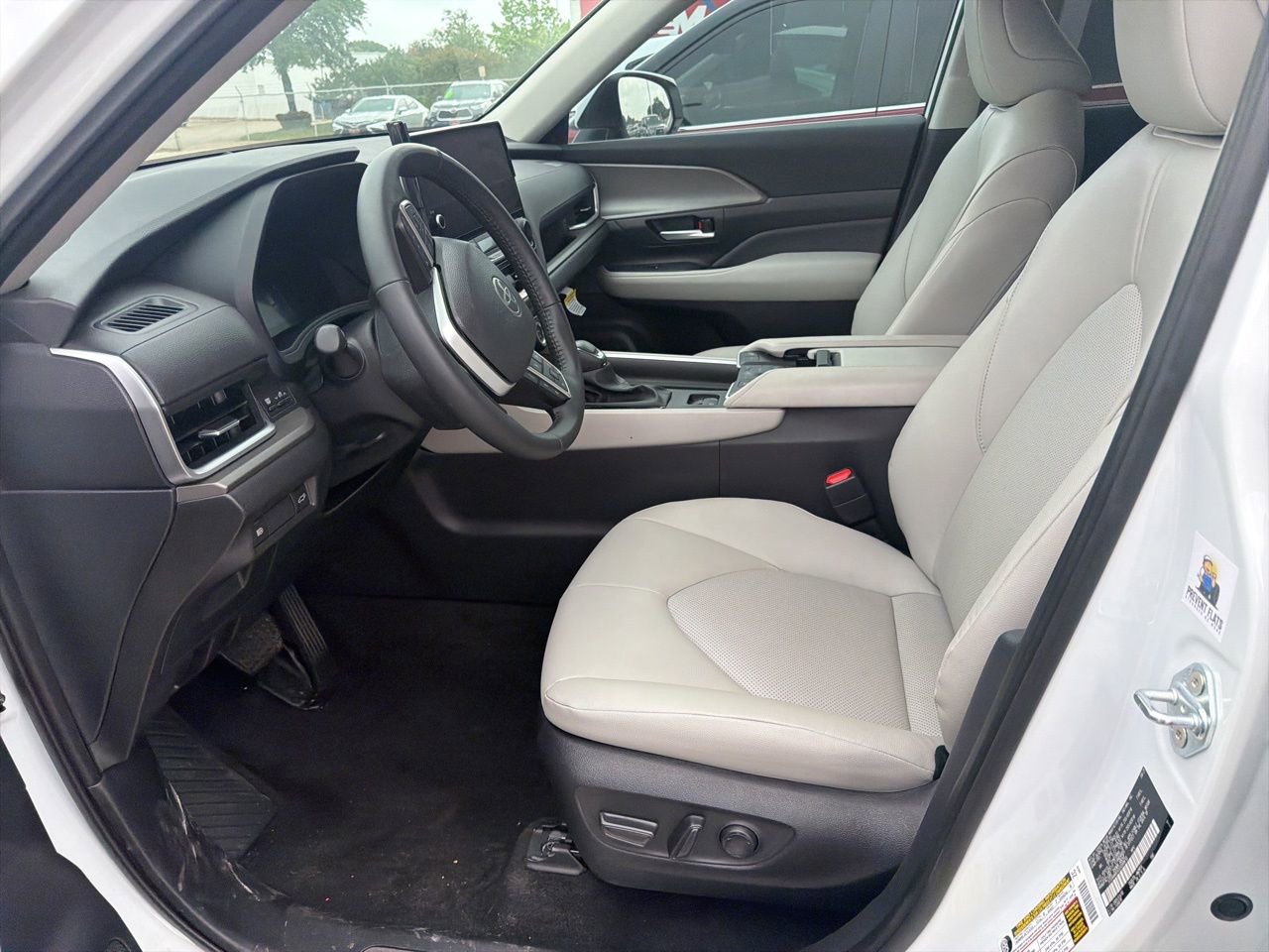 Used 2025 Toyota Grand Highlander AWD image 11