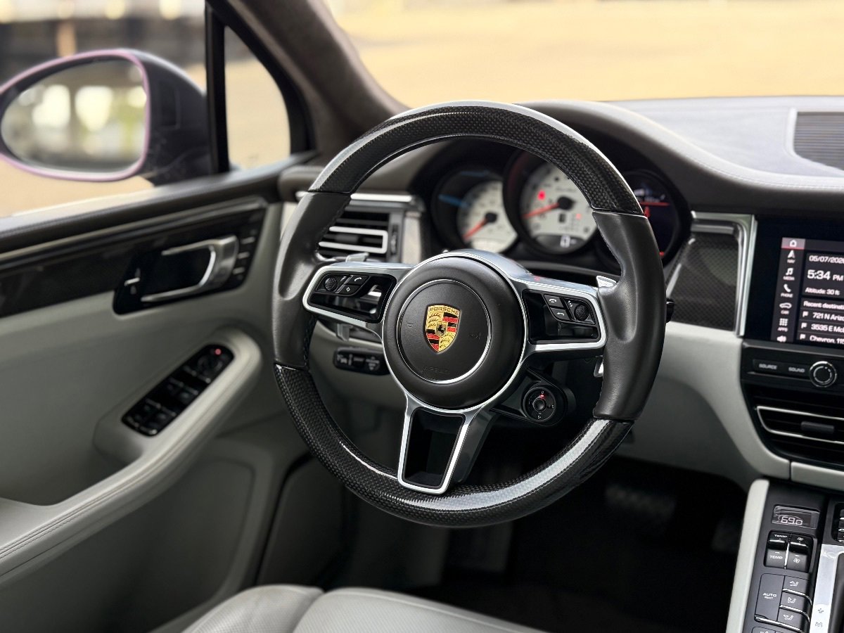 Used 2021 Porsche Macan Turbo AWD/4WD image 24