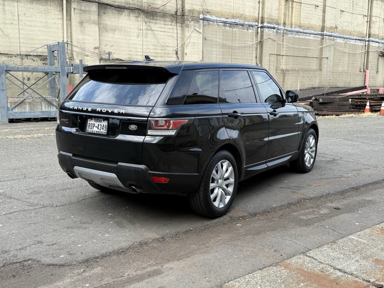 Used 2015 Land Rover Range Rover Sport HSE image 9