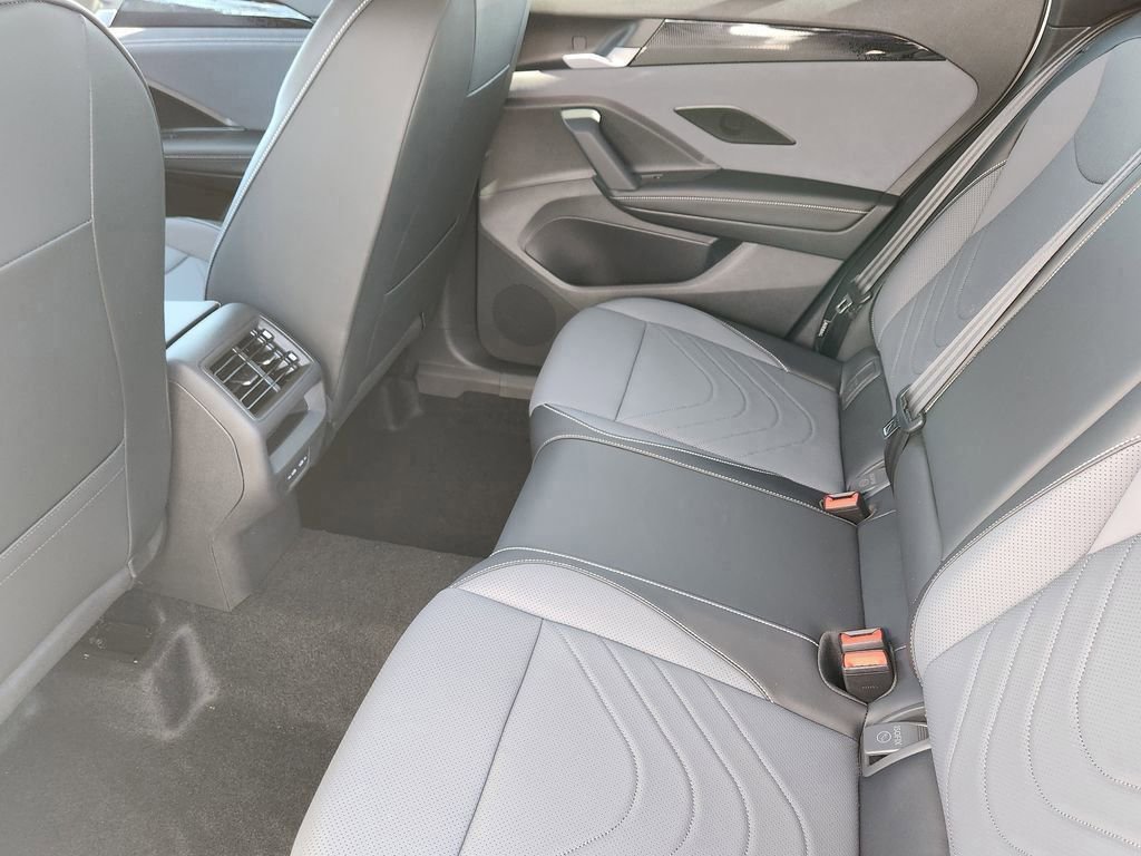 New 2026 Volkswagen Tiguan SE R-Line image 19