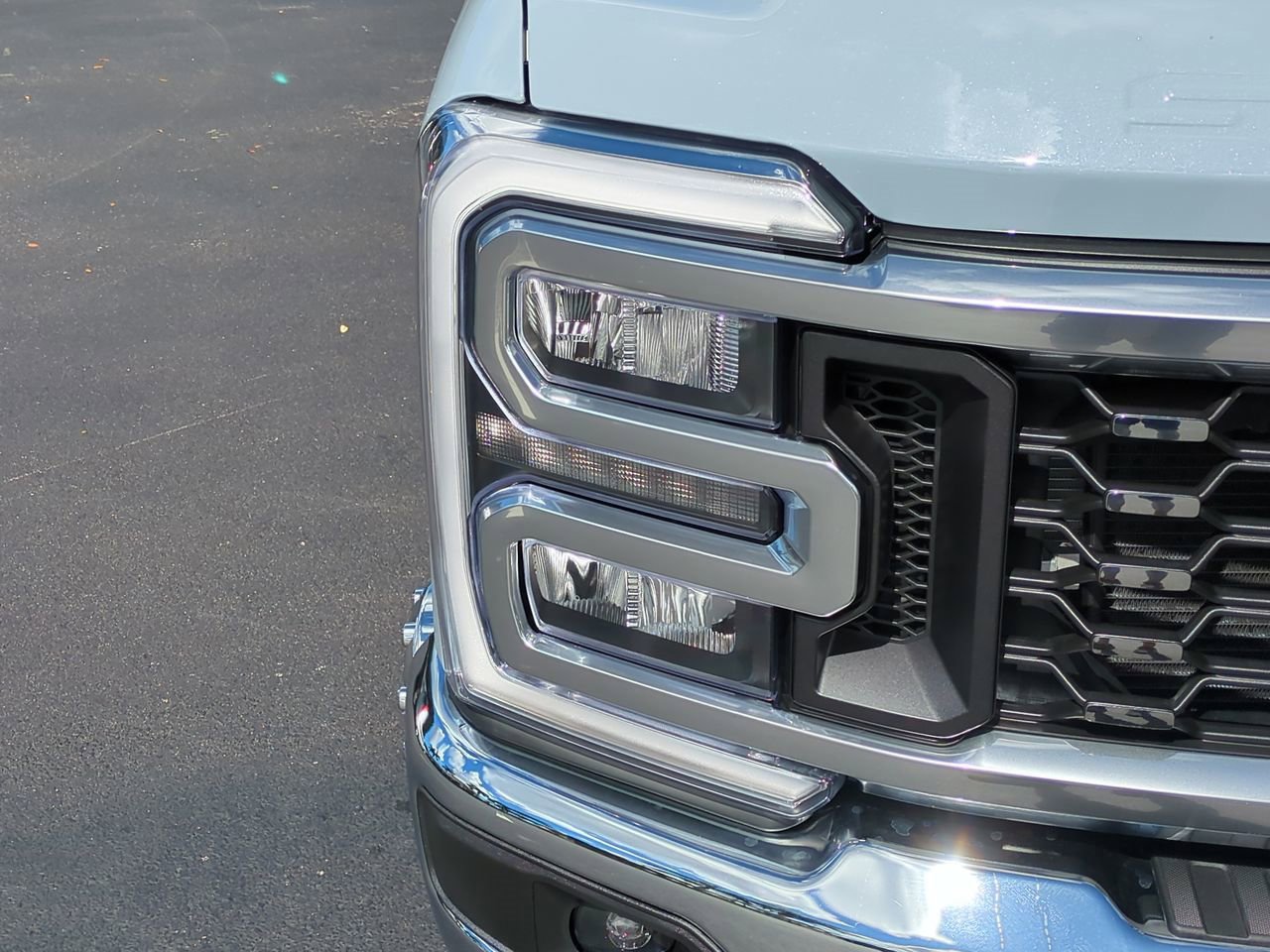 New 2026 Ford F350 4x4 Crew Cab DRW Super Duty image 10