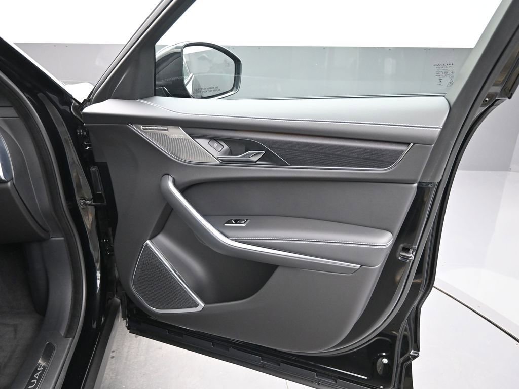 Certified 2025 Jaguar F-PACE R-Dynamic S image 4
