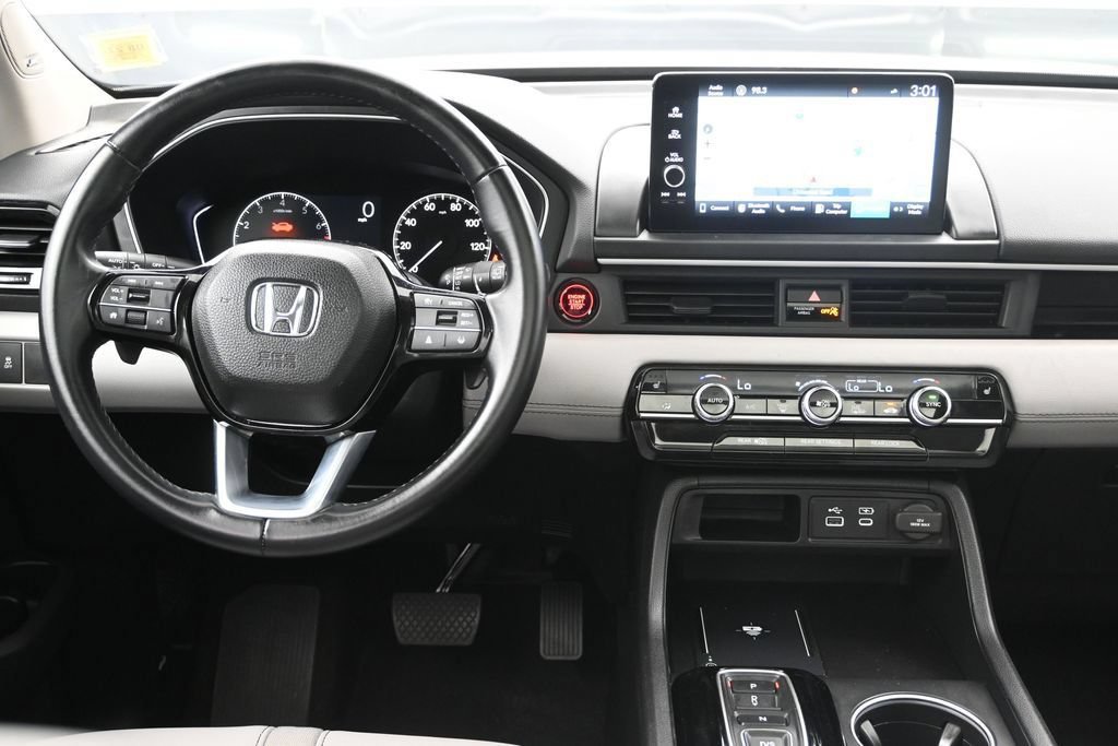 Certified 2025 Honda Pilot Touring image 30