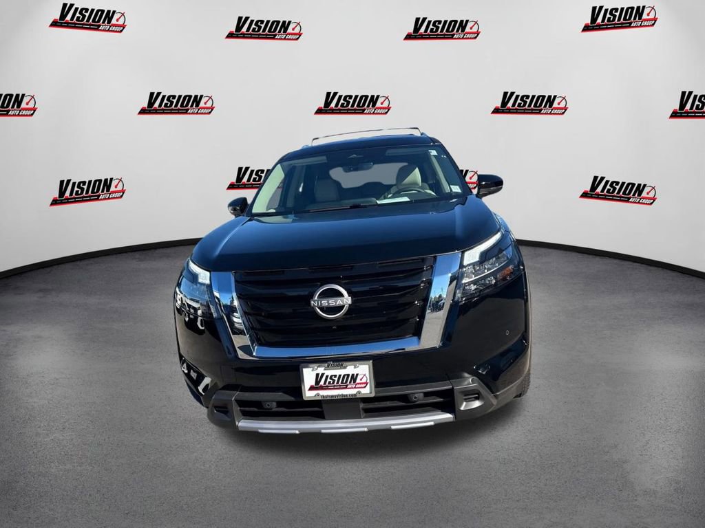 New 2025 Nissan Pathfinder SL image 2