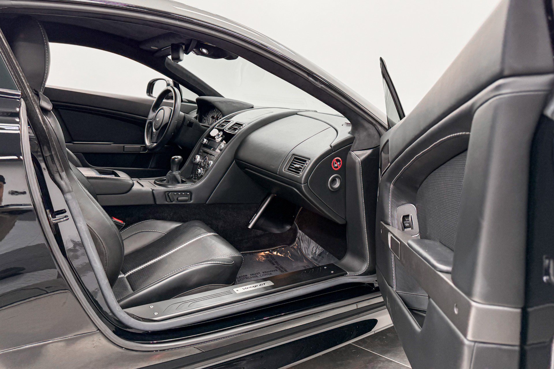 Used 2015 Aston Martin V8 Vantage GT RWD image 24