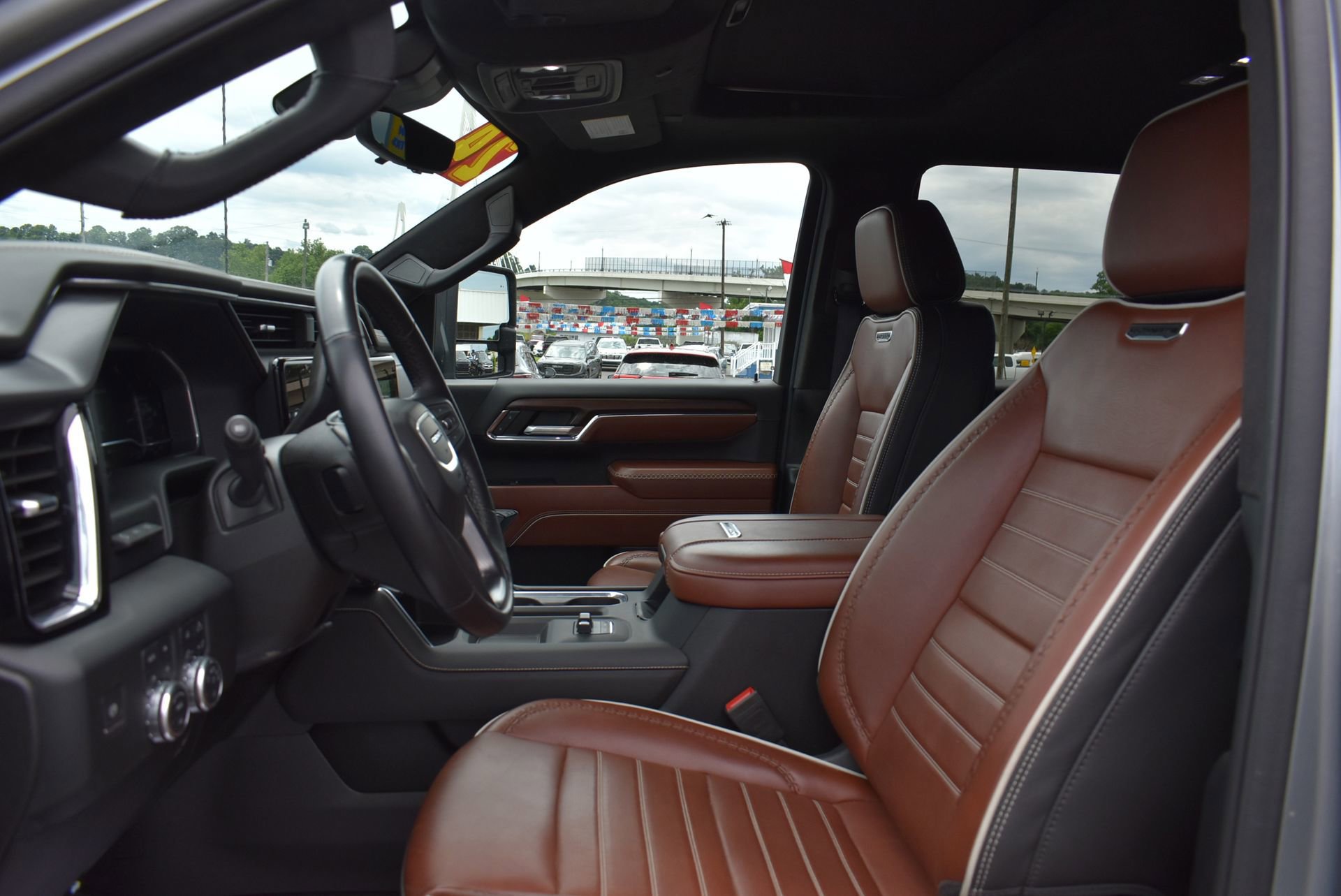 Used 2024 GMC Sierra 3500 Denali Ultimate AWD/4WD image 16