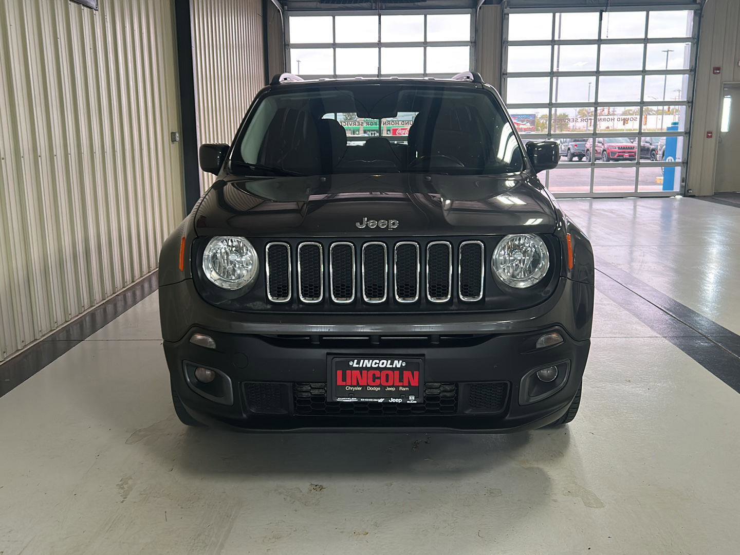 Used 2017 Jeep Renegade Latitude w/ Popular Equipment Group AWD/4WD image 7