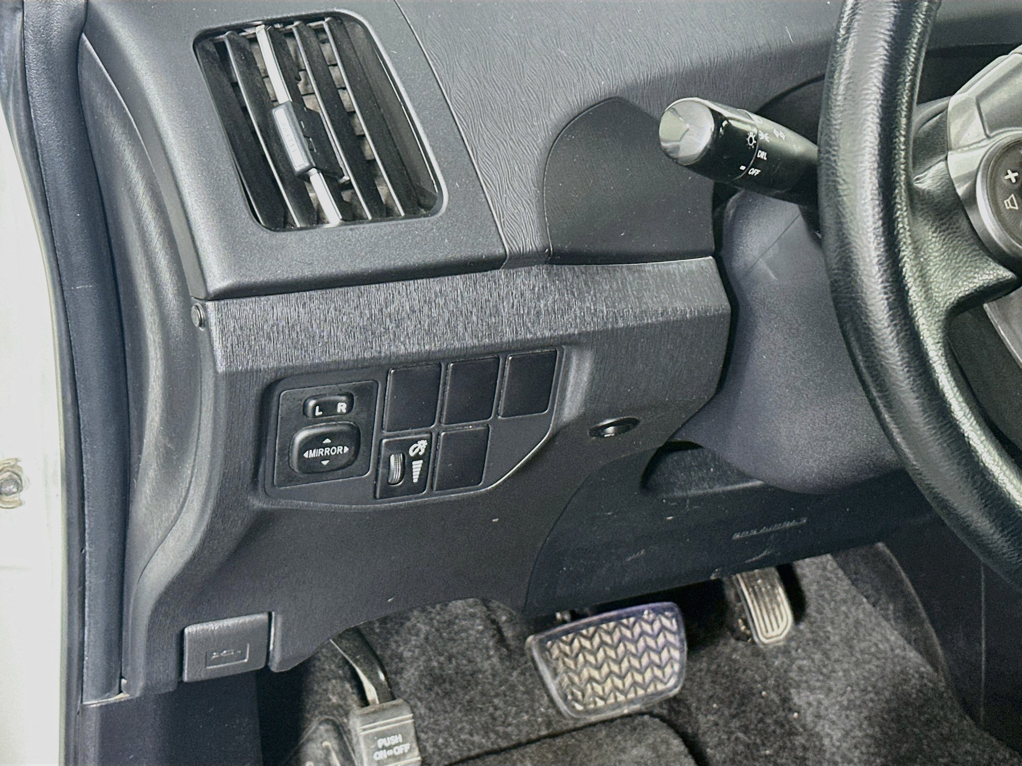 Used 2015 Toyota Prius Persona Series FWD image 16