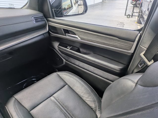 Used 2024 Jeep Wagoneer Series III AWD/4WD image 19