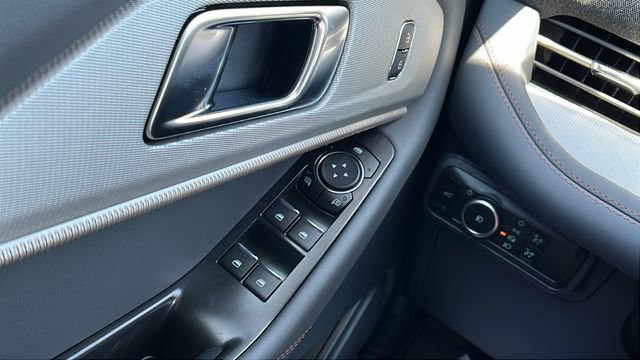 New 2026 Ford Explorer Active w/ Active Comfort Package RWD image 32
