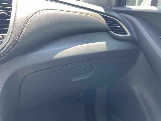 Used 2020 Chevrolet Trax LT w/ LT Convenience Package FWD image 29