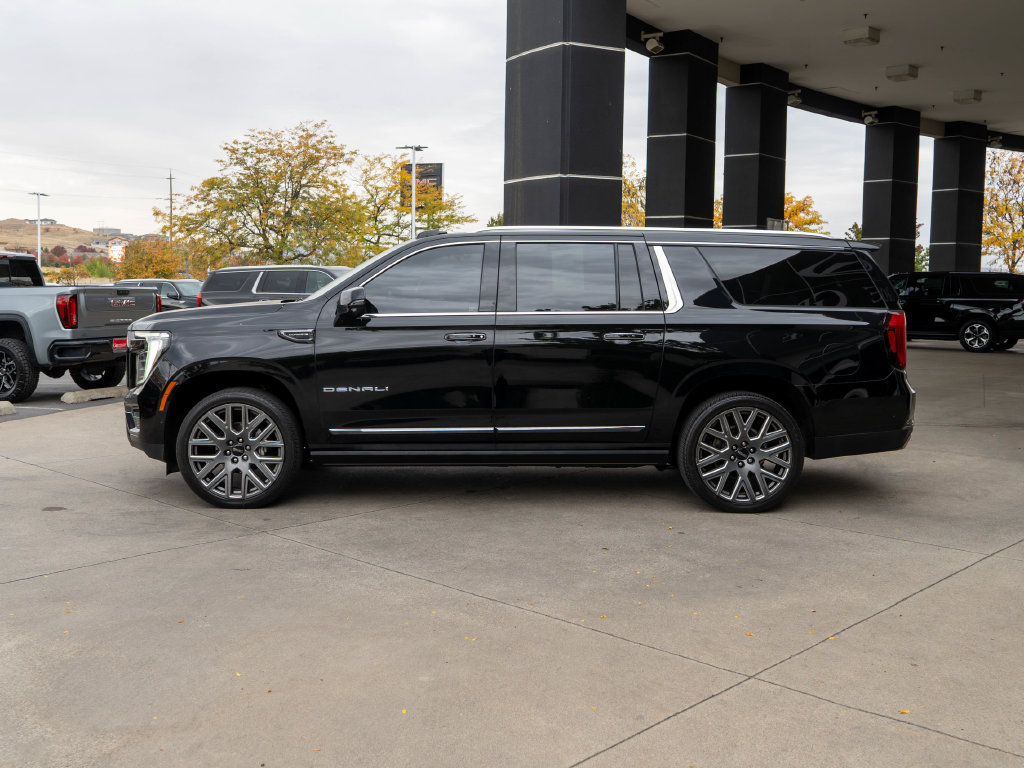 Certified 2025 GMC Yukon XL Denali Ultimate AWD/4WD image 5