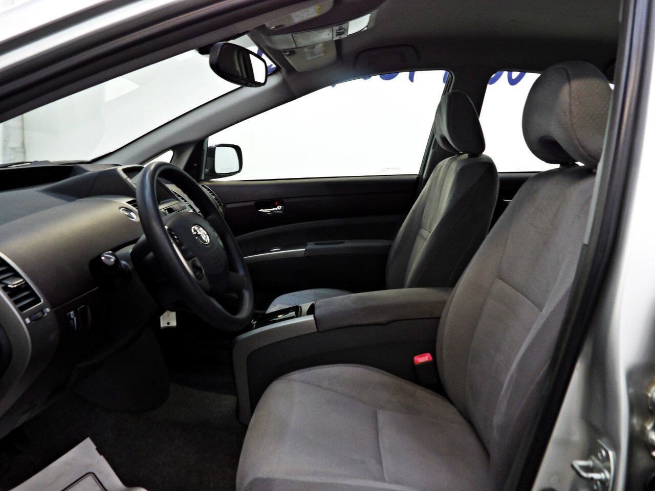 Used 2005 Toyota Prius w/ Pkg 6 FWD image 8