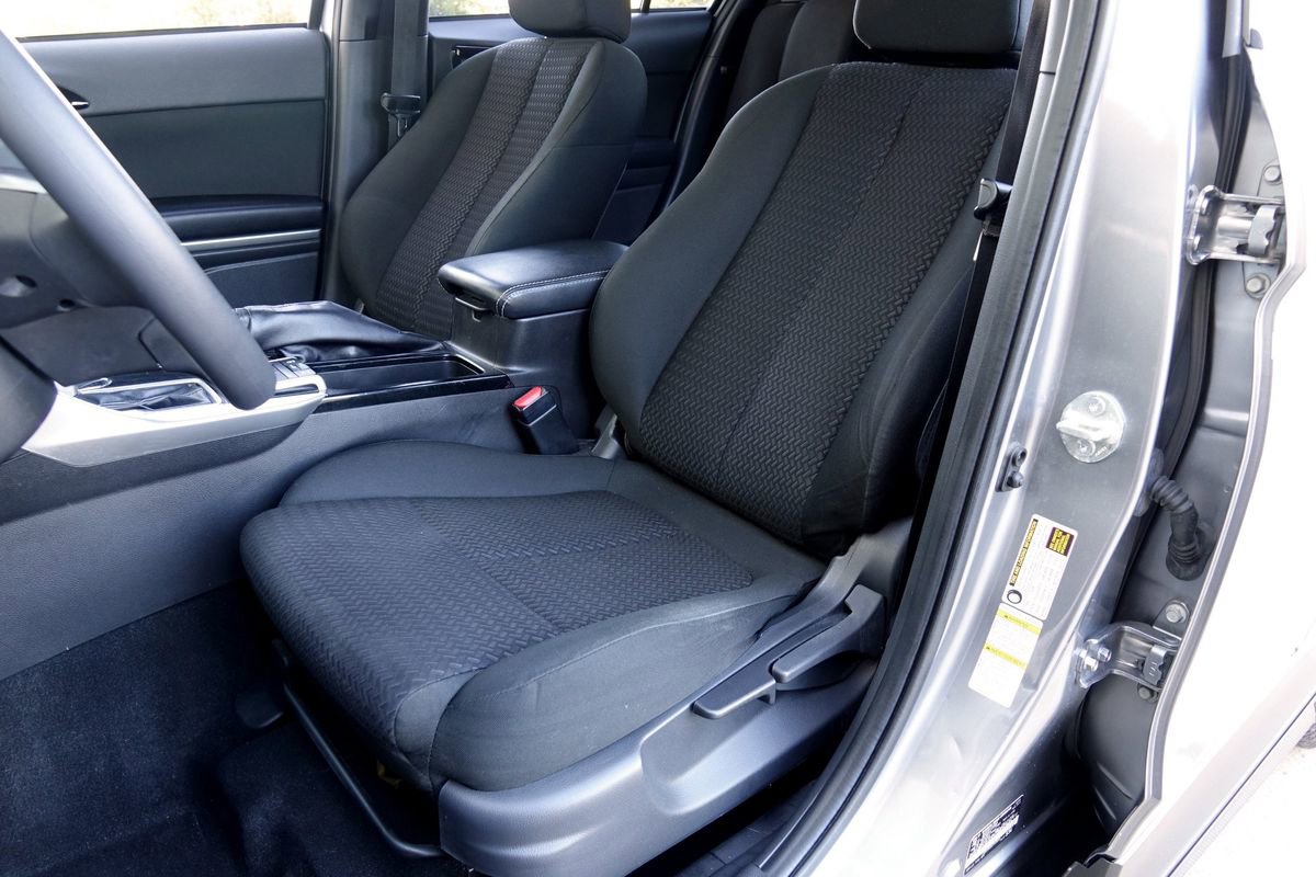 Used 2020 Mitsubishi Eclipse Cross LE image 6