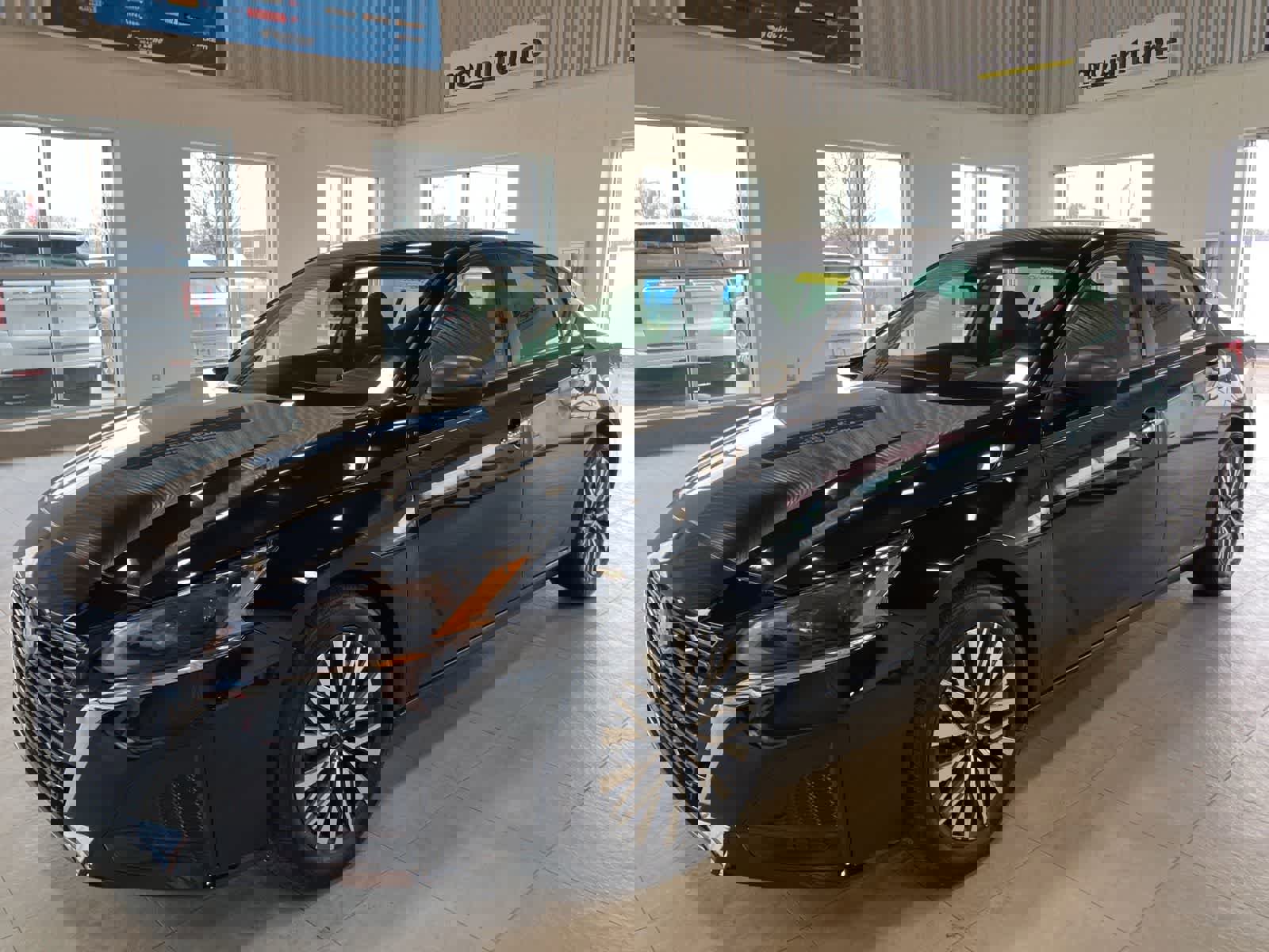 Used 2025 Nissan Altima 2.5 SV image 1