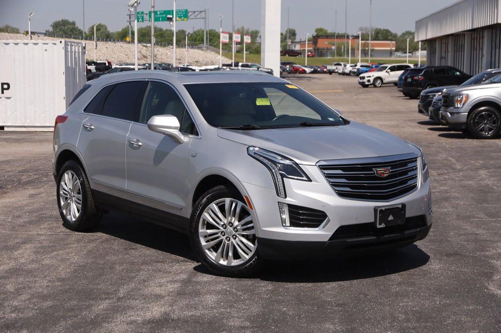 Used 2019 Cadillac XT5 Premium Luxury FWD image 2
