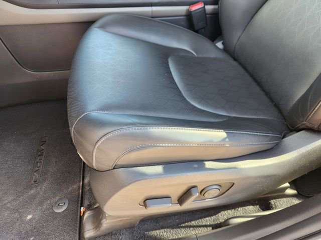 Used 2025 Kia Carnival image 23